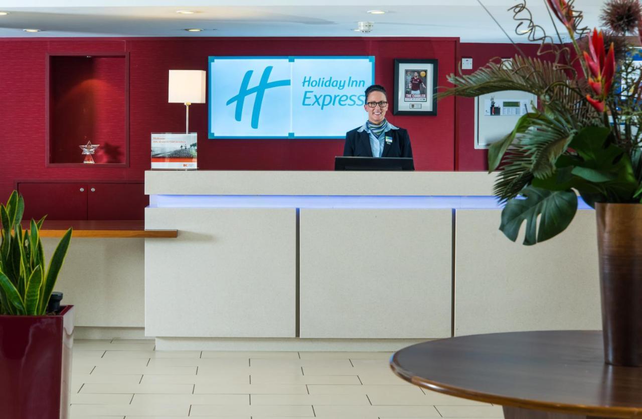 Holiday Inn Express Northampton - South By Ihg Εξωτερικό φωτογραφία