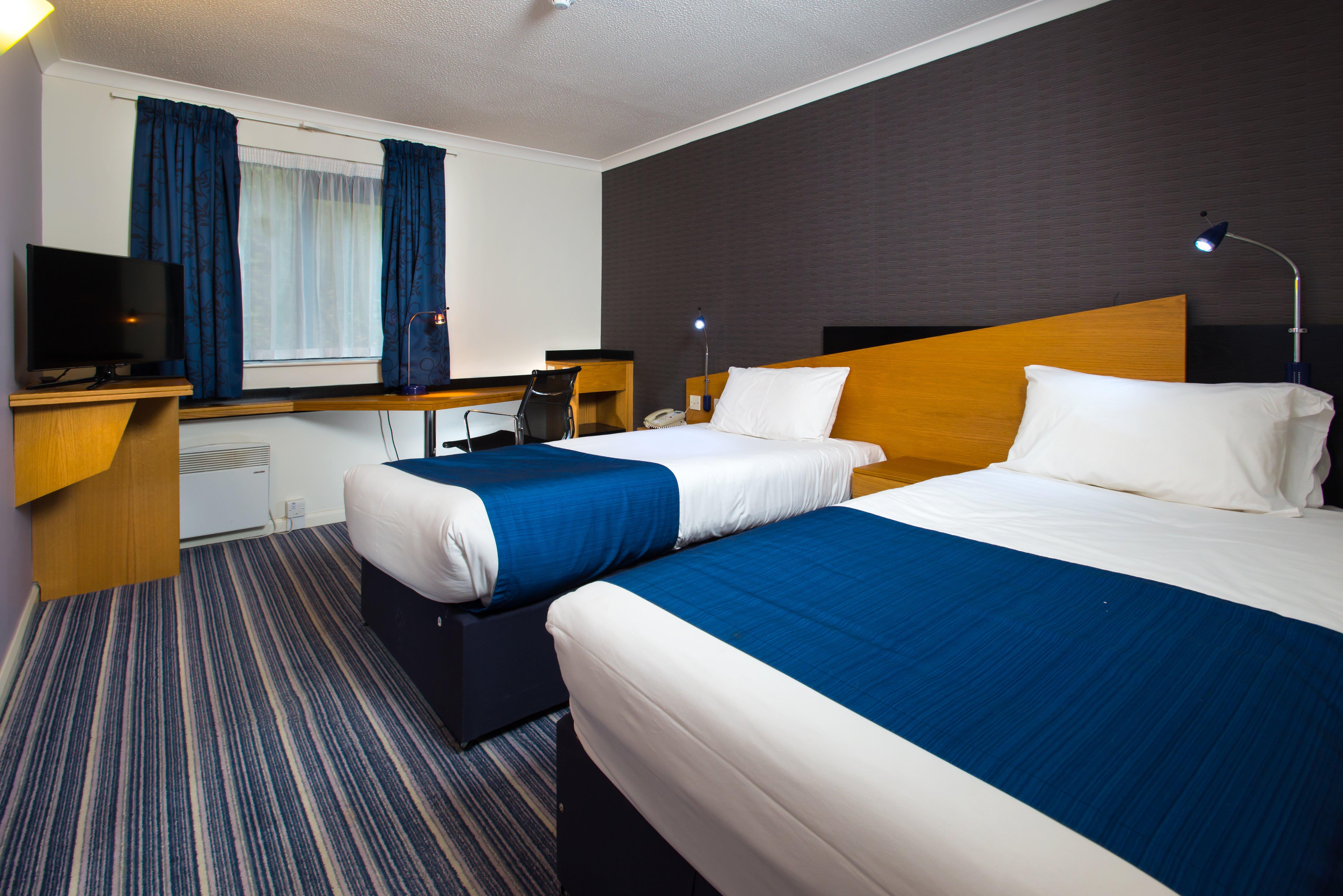 Holiday Inn Express Northampton - South By Ihg Εξωτερικό φωτογραφία