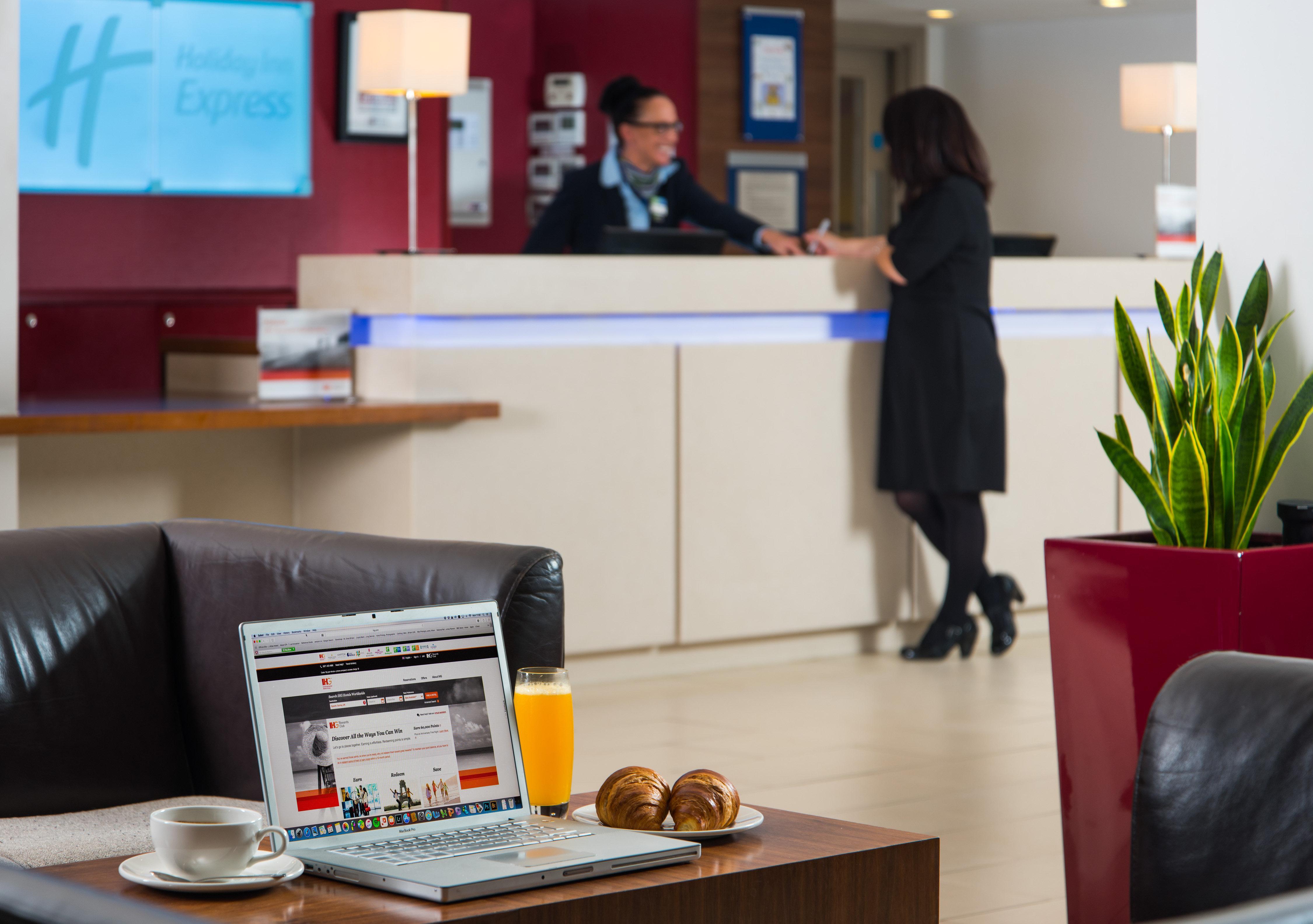 Holiday Inn Express Northampton - South By Ihg Εξωτερικό φωτογραφία
