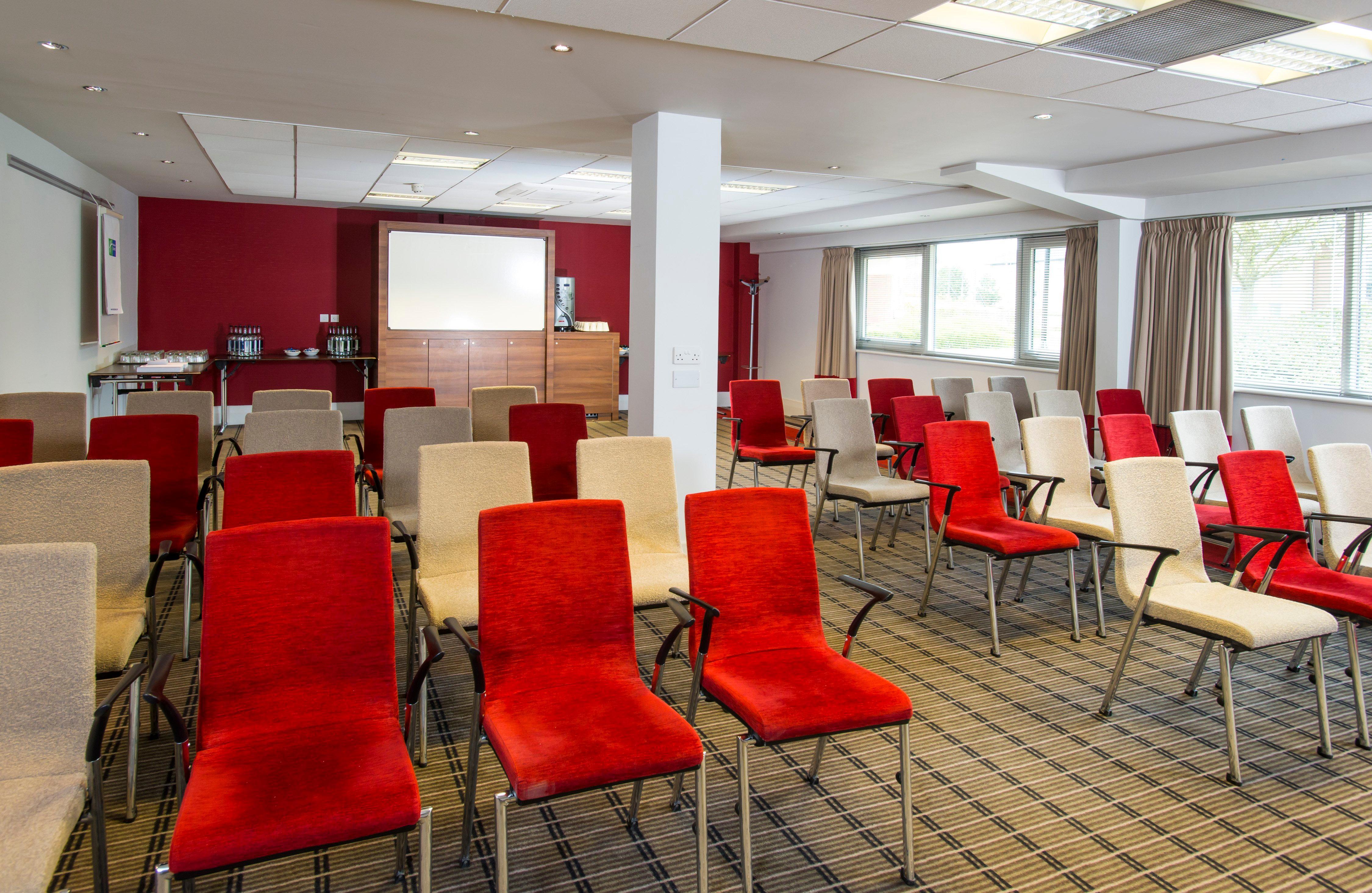 Holiday Inn Express Northampton - South By Ihg Εξωτερικό φωτογραφία
