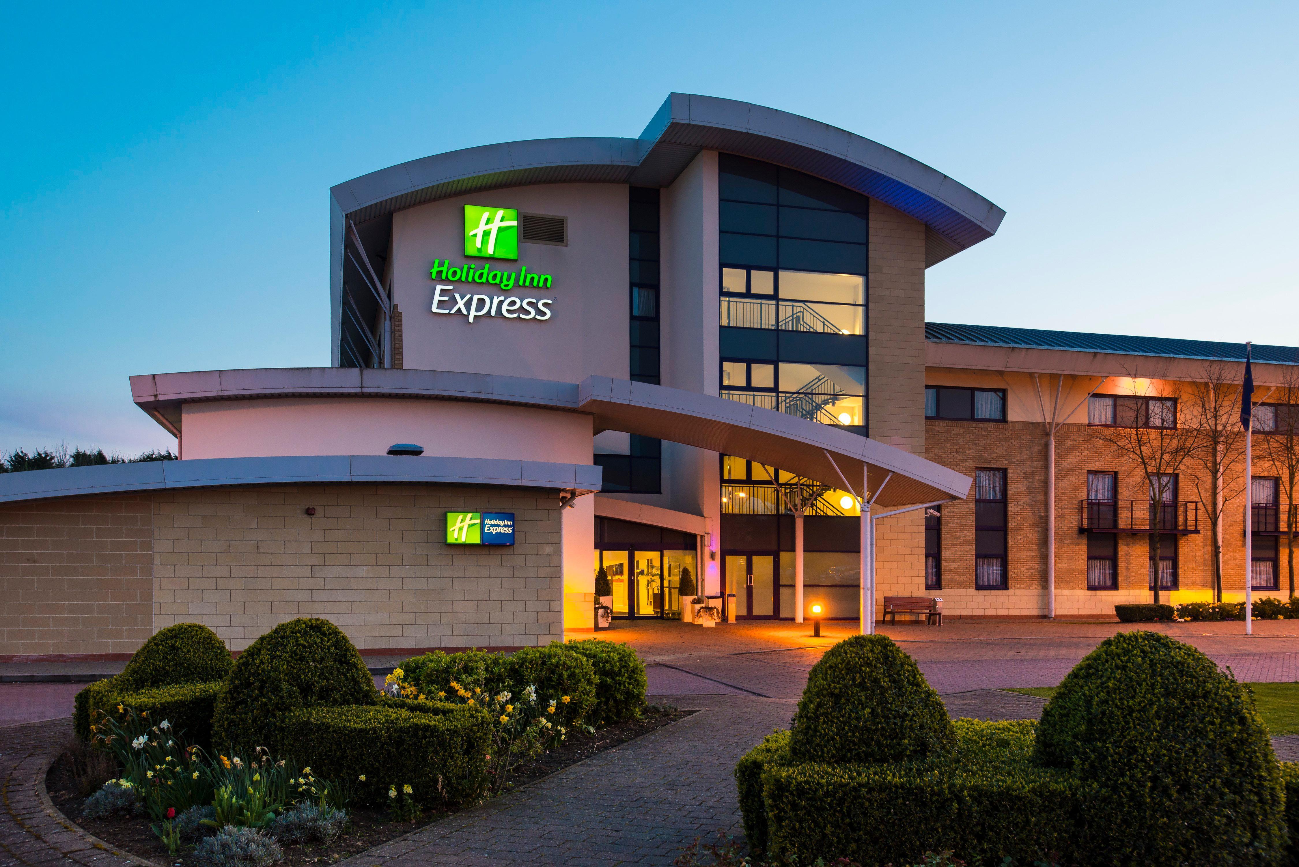 Holiday Inn Express Northampton - South By Ihg Εξωτερικό φωτογραφία