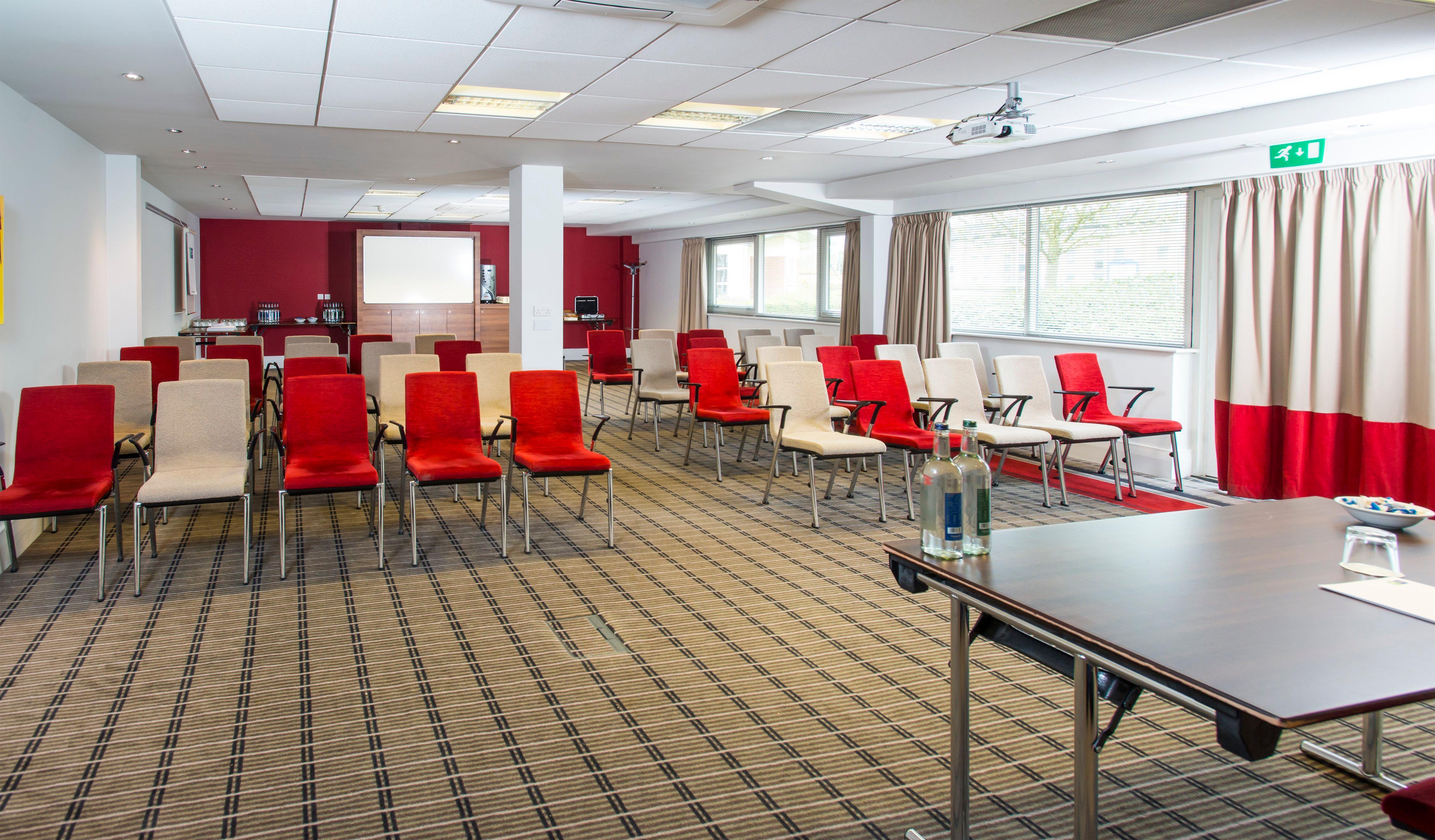 Holiday Inn Express Northampton - South By Ihg Εξωτερικό φωτογραφία