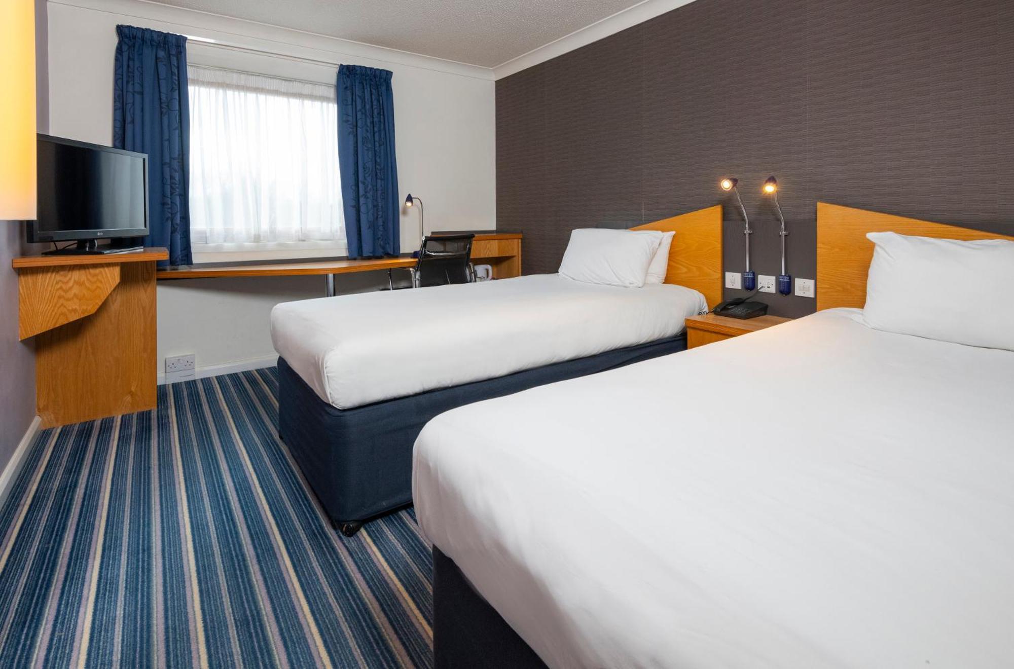 Holiday Inn Express Northampton - South By Ihg Εξωτερικό φωτογραφία