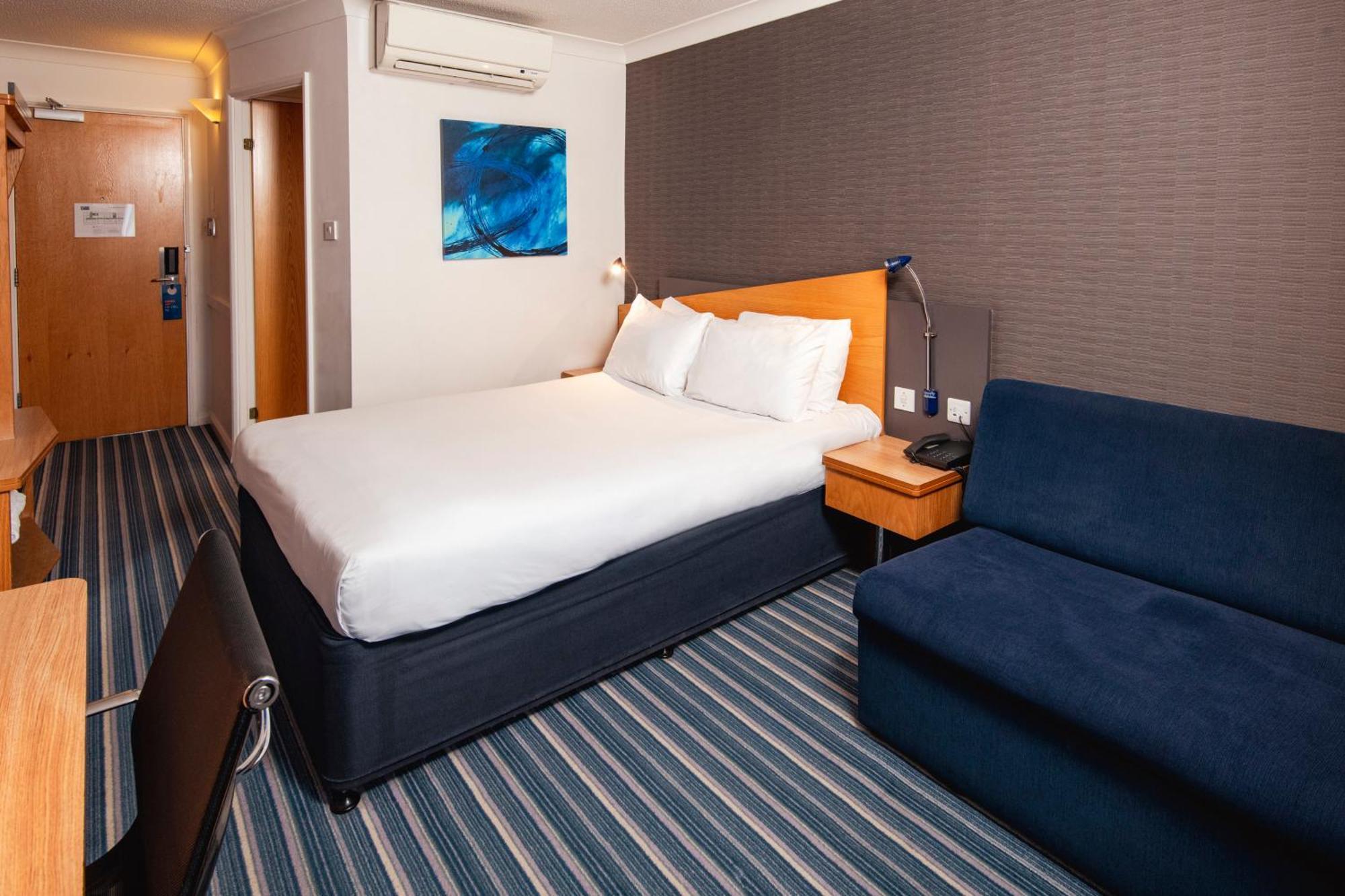 Holiday Inn Express Northampton - South By Ihg Εξωτερικό φωτογραφία