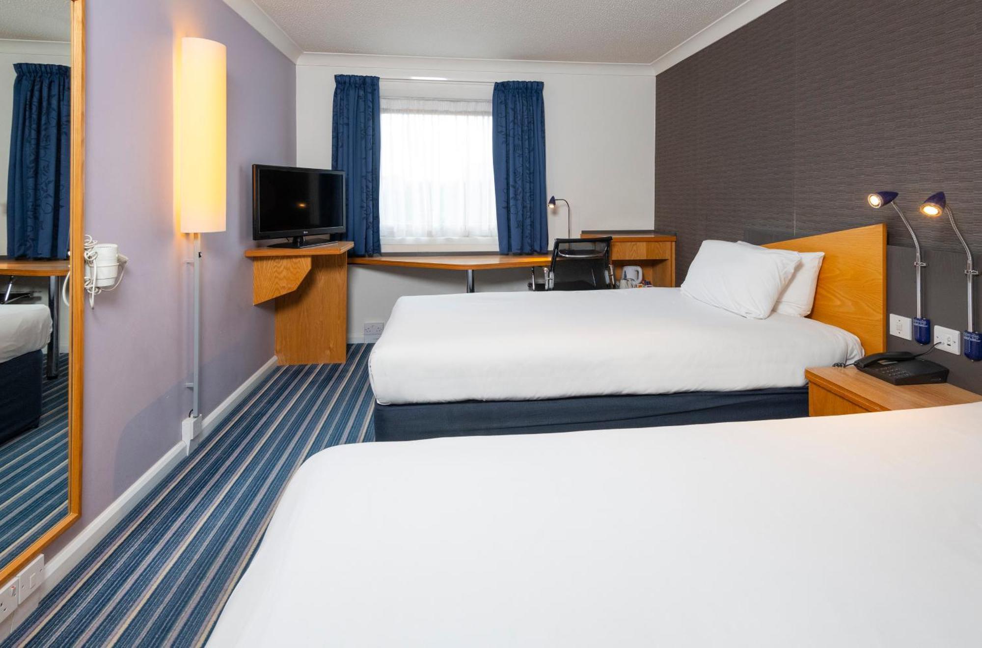 Holiday Inn Express Northampton - South By Ihg Εξωτερικό φωτογραφία
