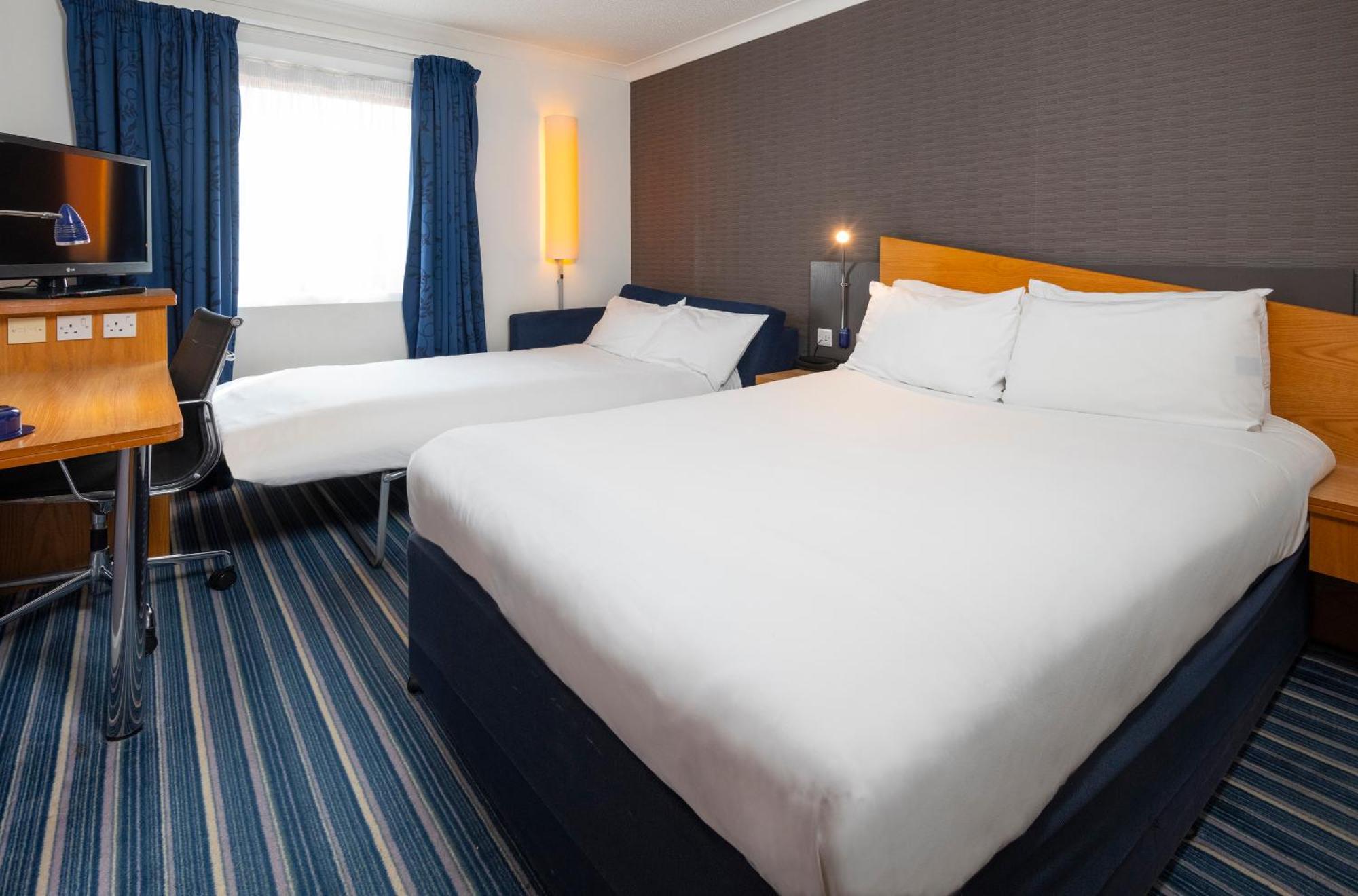 Holiday Inn Express Northampton - South By Ihg Εξωτερικό φωτογραφία