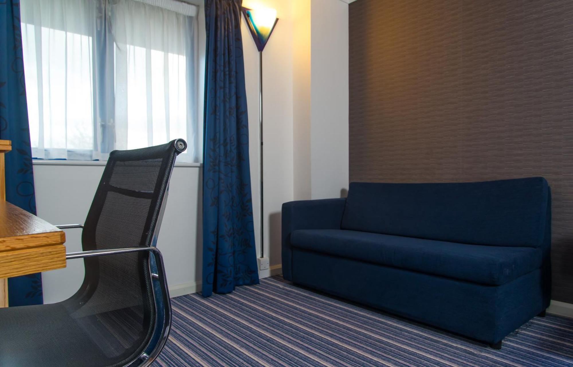 Holiday Inn Express Northampton - South By Ihg Εξωτερικό φωτογραφία