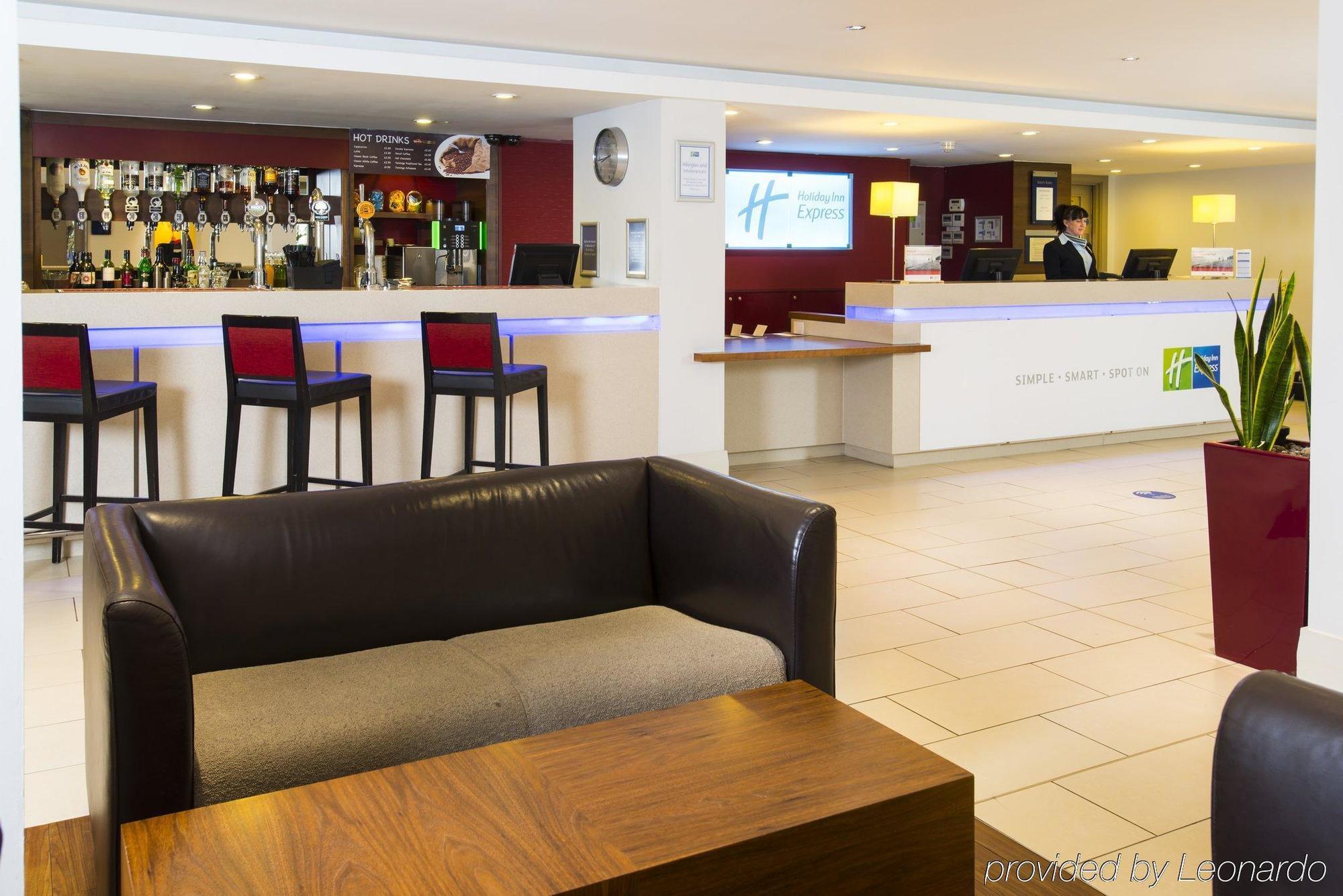 Holiday Inn Express Northampton - South By Ihg Εξωτερικό φωτογραφία
