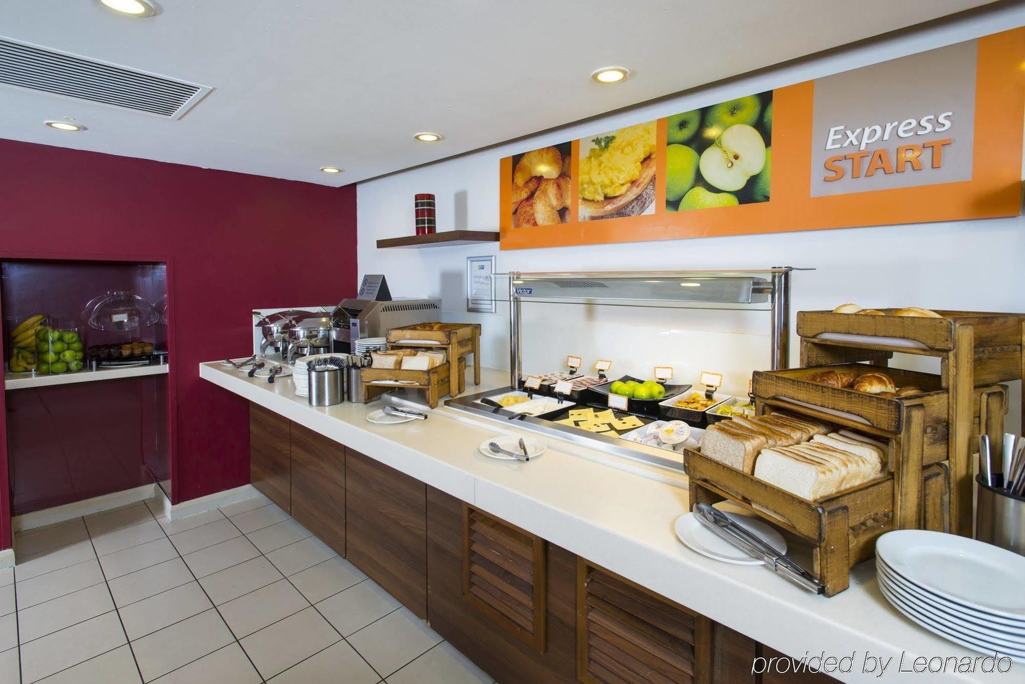 Holiday Inn Express Northampton - South By Ihg Εξωτερικό φωτογραφία