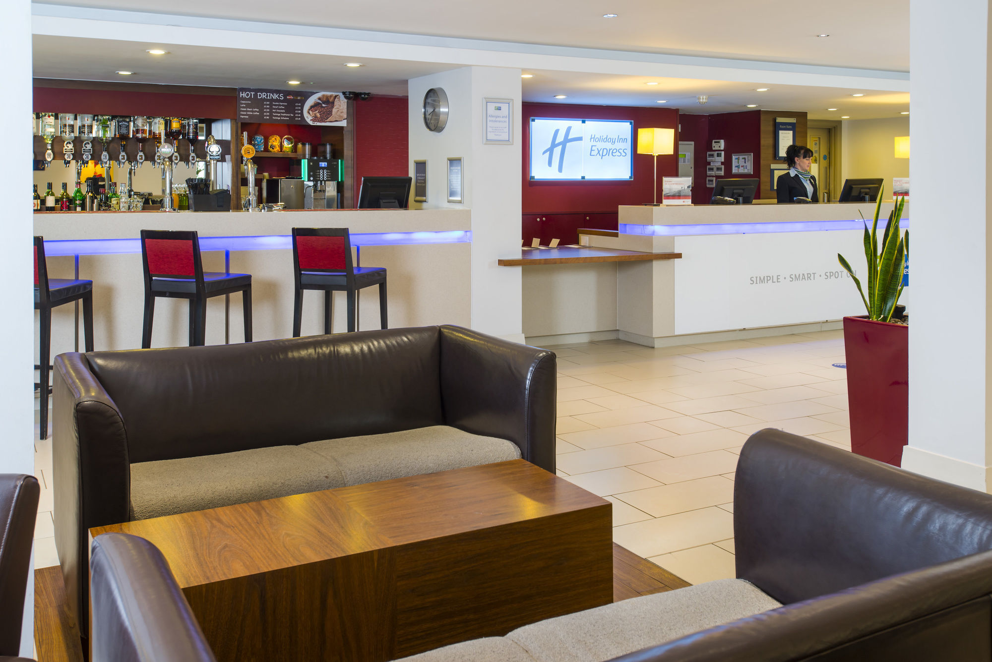 Holiday Inn Express Northampton - South By Ihg Εξωτερικό φωτογραφία